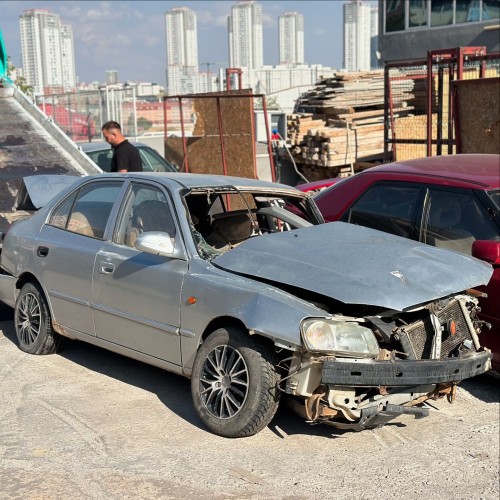 Hyundai accent 1.3 2003 sağ ön çamurluk