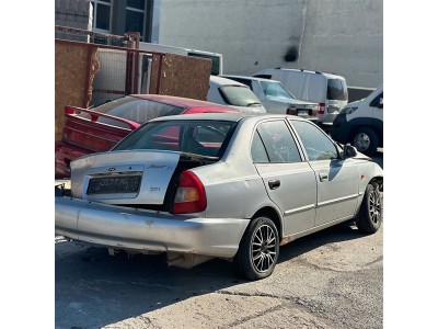 Hyundai accent 1.3 2003 sağ arka kapı
