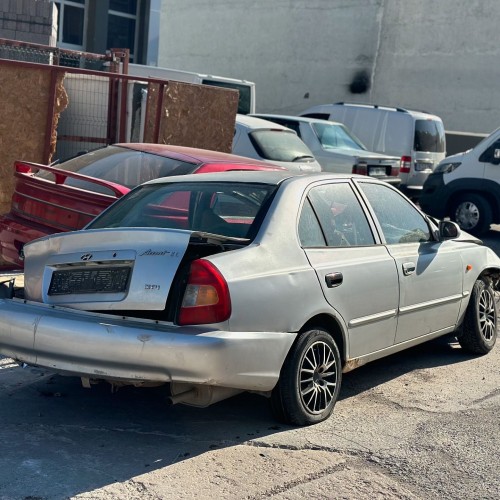 Hyundai accent 1.3 2003 sağ arka stop camı