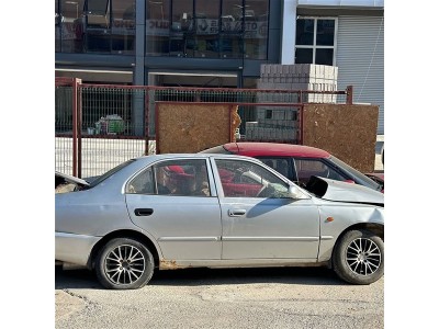 Hyundai accent 1.3 2003 sağ ön kapı