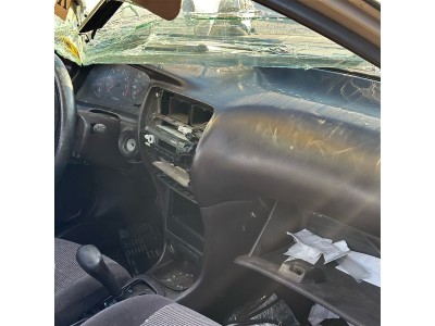 Toyota Corolla 1.6 1997 göğüs