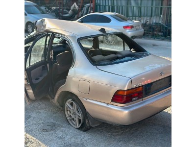 Toyota Corolla 1.6 1997 sol arka çamurluk