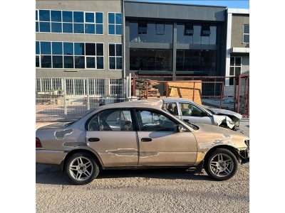 Toyota Corolla 1.6 1997 sağ arka kapı