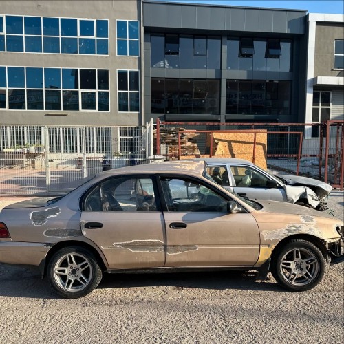 Toyota Corolla 1.6 1997 sağ arka kapı