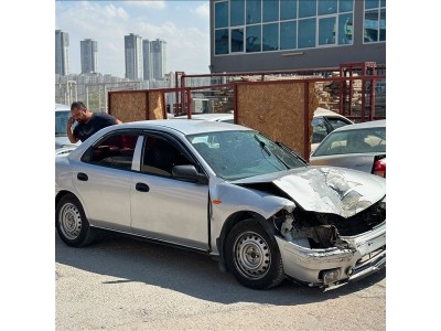 Mazda 323 1.5 1998 sağ ön far