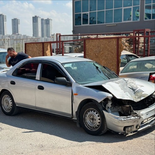 Mazda 323 1.5 1998 sağ ön far
