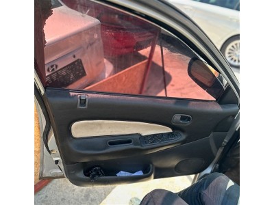 Mazda 323 1.5 1998 sol ön kapı döşemesi