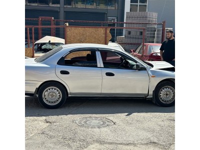 Mazda 323 1.5 1998 sağ arka kapı