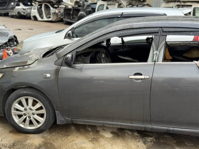 Toyota corolla 2009 sol ön kapı gri