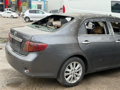 Toyota corolla 2009 sağ arka çamurluk gri