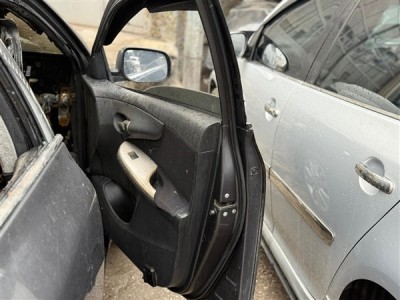 Toyota corolla 2009 sağ ön kapı döşemesi