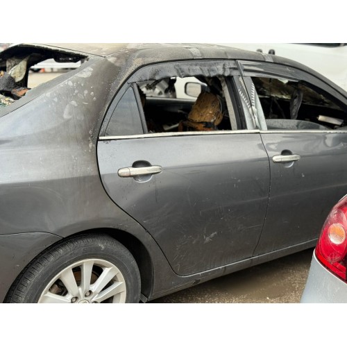 Toyota corolla 2009 sağ arka kapı gri
