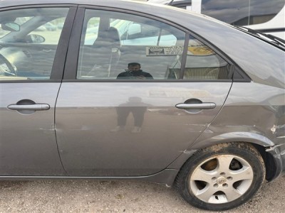Nissan Primera 2007 sol arka kapı
