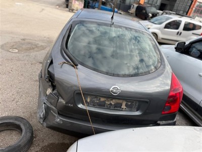 Nissan Primera 2007 bagaj kapağı