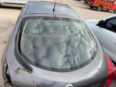 Nissan Primera 2007 arka cam orijinal